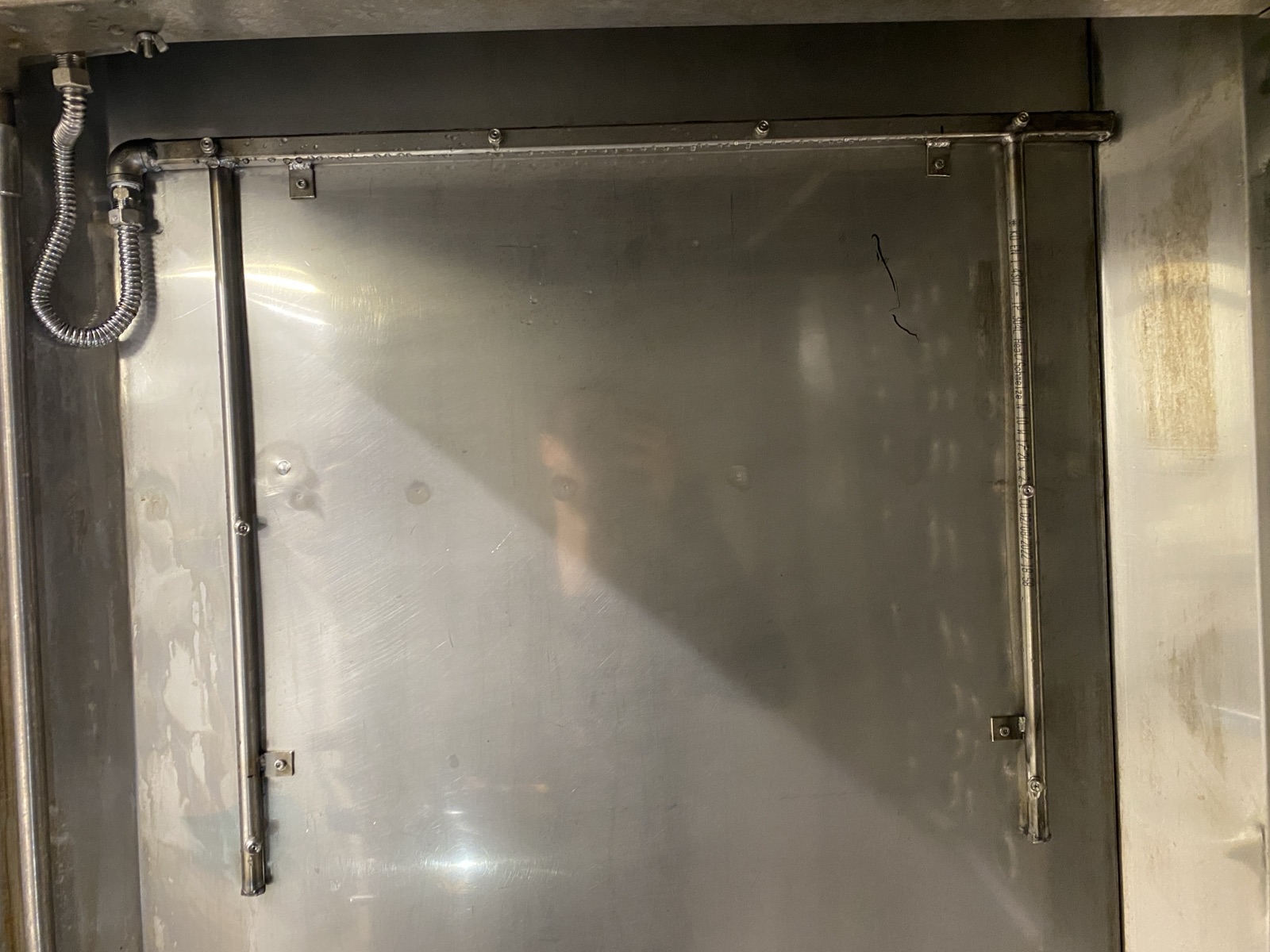 Wasserleitungen seitlich in der Kochkammer