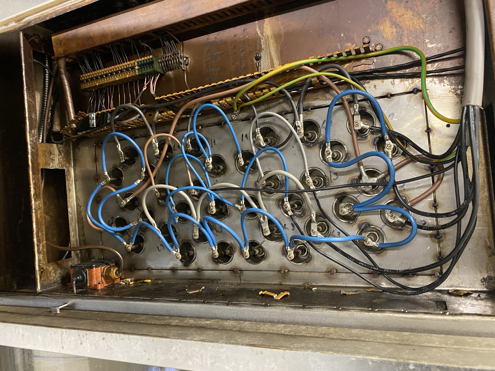 Saubere Verkabelung der neuen Elektrobeheizung